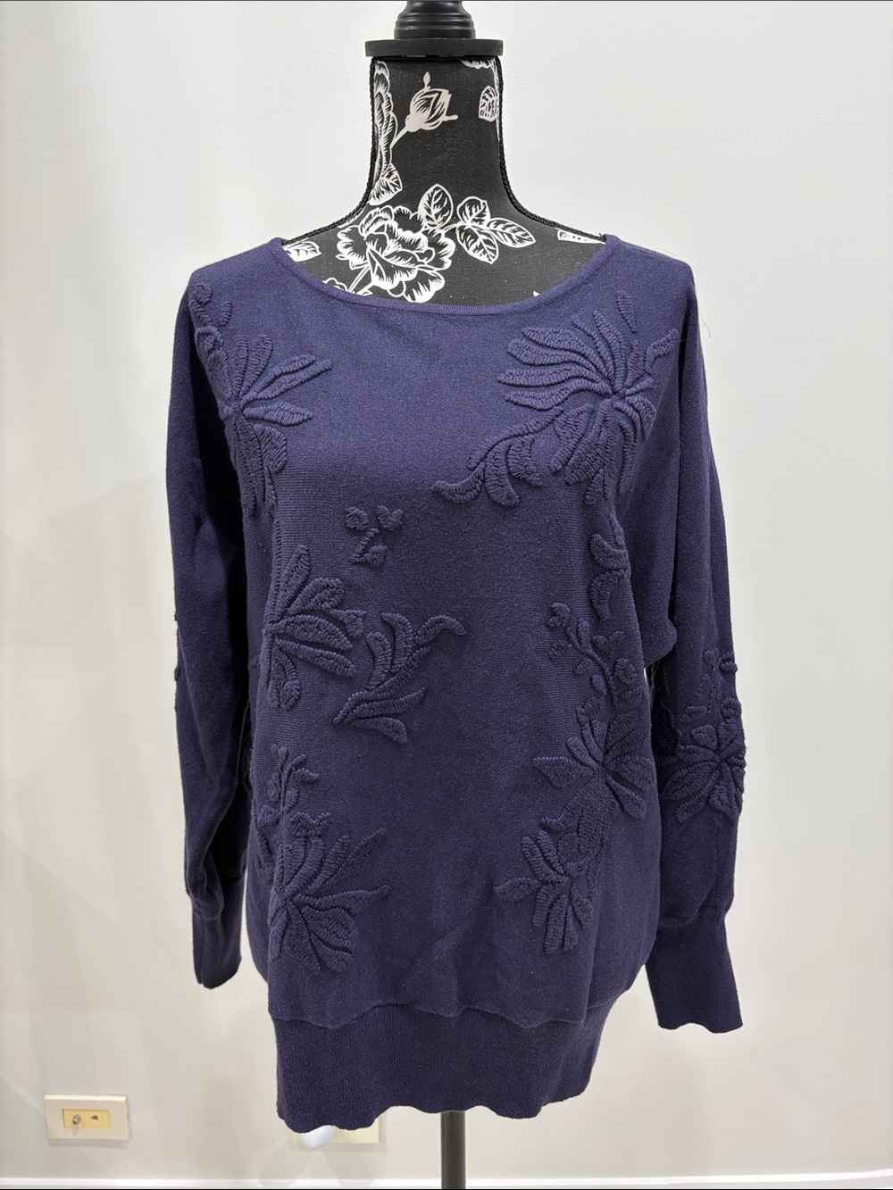 Chico’s navy sweater size 2
